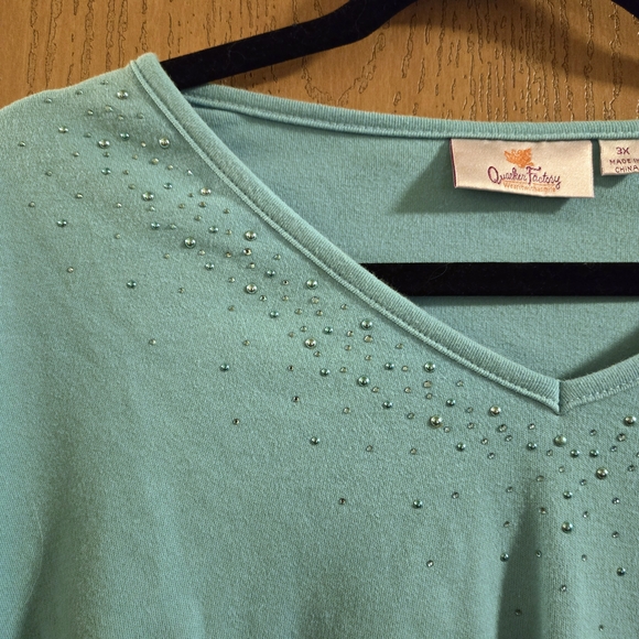 Quacker Factory Light Blue V-Neck Top - Picture 4 of 7